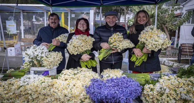 Nergisin mis kokusu, soğuk dinlemedi, on binleri Karaburun’a çekti