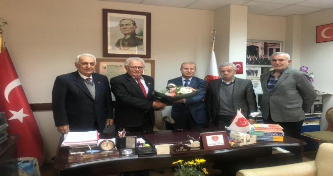 Karşıyaka Müftüsü Gürler Emekli Astsubaylar Derneği'ni ziyaret etti