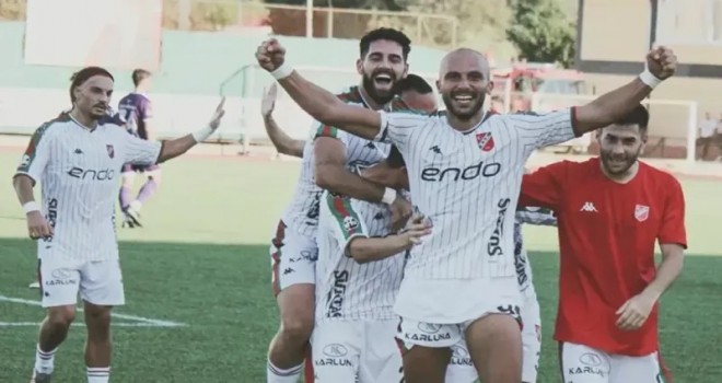 Karşıyaka'da yaprak dökümü...