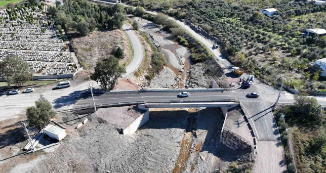 Nif Çayı Köprüsü yenilenerek trafiğe açıldı