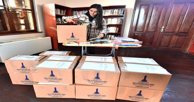 İzmir’den Türkiye’nin dört bir yanına kitap desteği