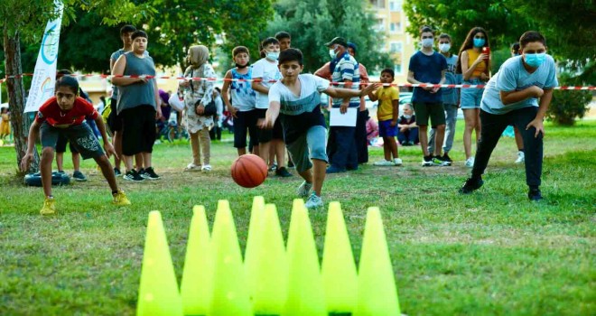 Bayraklılı çocuklar hem eğlendi hem spor yaptı