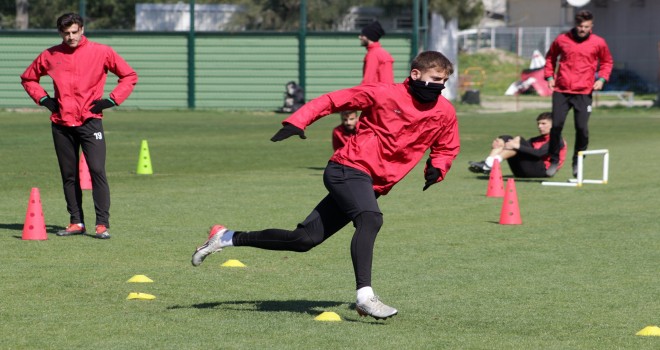 Karşıyaka futbolculara izin verdi