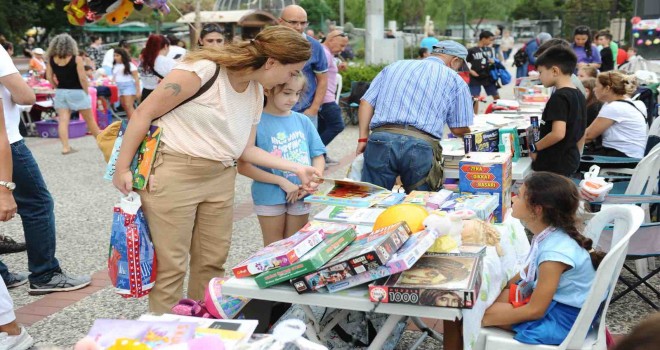 Karşıyaka'da çocuklar için 2. El Pazarı