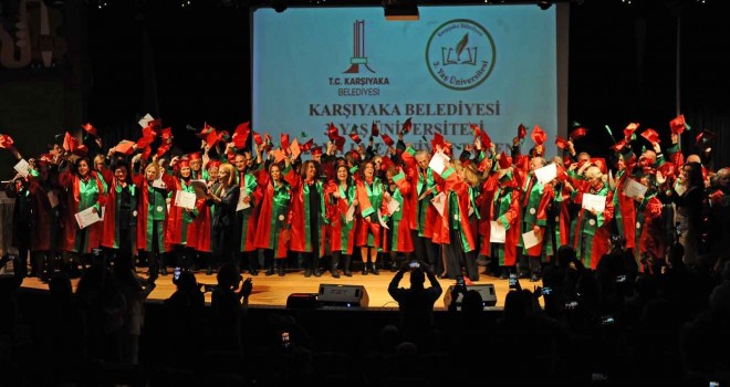 Karşıyaka Belediyesi 3. Yaş Üniversitesi’nde mezuniyet sevinci