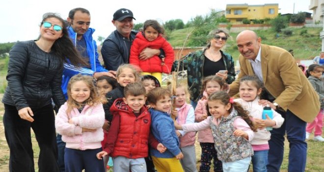 Çağan Irmak, Seferihisar'da fidan dikti