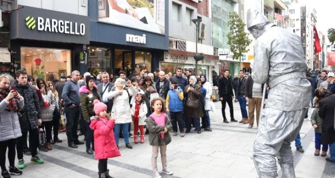 Çanakkale ruhunu Karşıyaka Çarşı'da canlandırdı