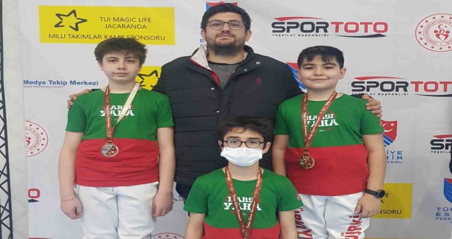 Karşıyakalı eskrimcilerden iki şampiyonluk