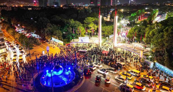 İzmirliler Kurtuluş Günü’nde İzmir Fuarı’na akın etti