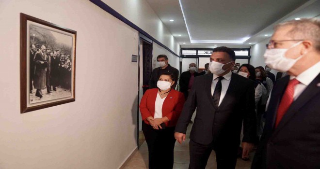 Ege’de “Atatürk Fotoğrafları” sergisi açıldı