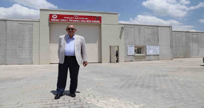 Atila Sertel tutuklu meslektaşı Müyesser Yıldız’ı ziyaret etti