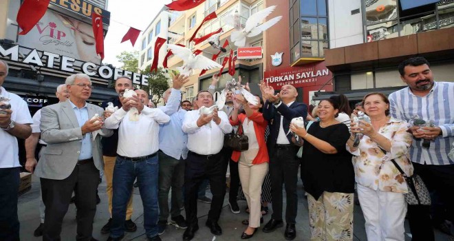 Konak’ta güvercinler barış umuduyla uçtu