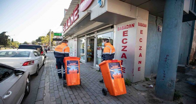İzmir’de atık maske ve eldivenlere özel tıbbi kova