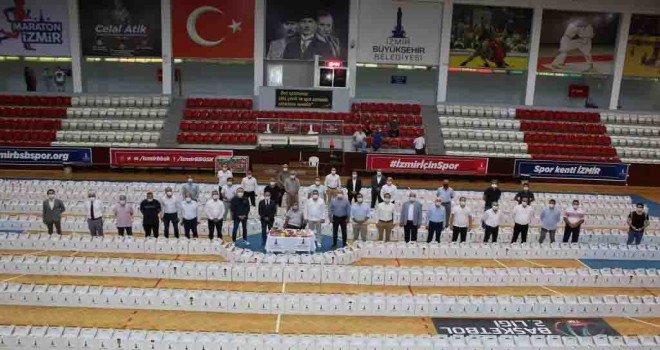 İzmir Büyükşehir Belediyesi’nden amatör spor kulüplerine ve antrenörlerine destek