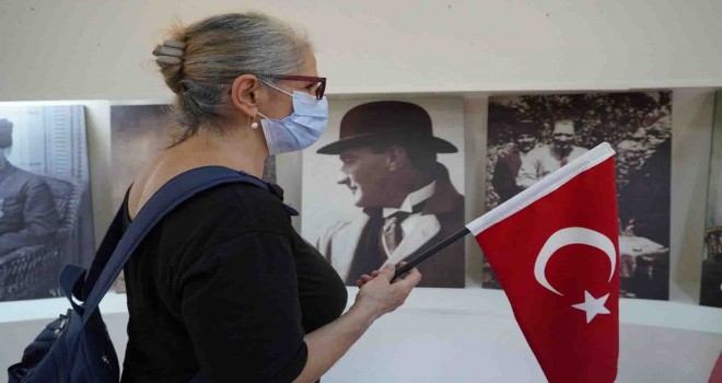 Karşıyaka’da “Zafere Giden Yolculuk” sergisi sanatseverle buluştu