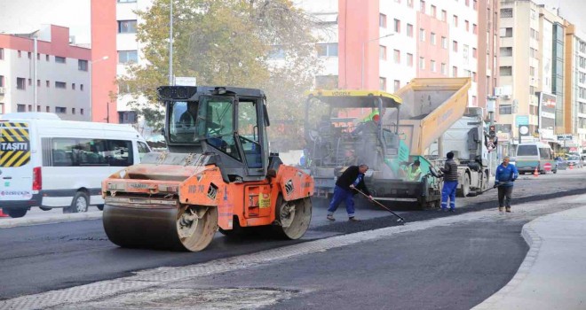 İzmir’de asfalt atağı