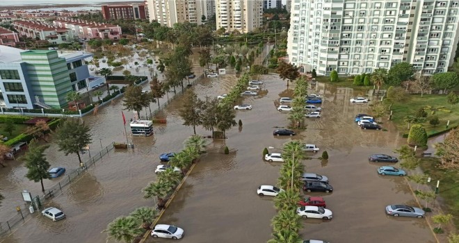 Karşıyaka'ya 4 günde metrekareye 80.9 kg yağış