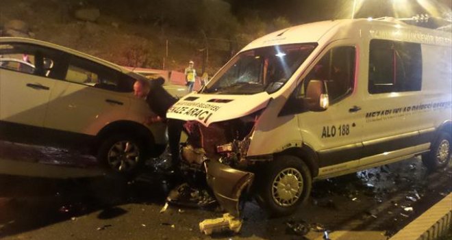 Cenaze arabasıyla otomobil çarpıştı: 1 ölü