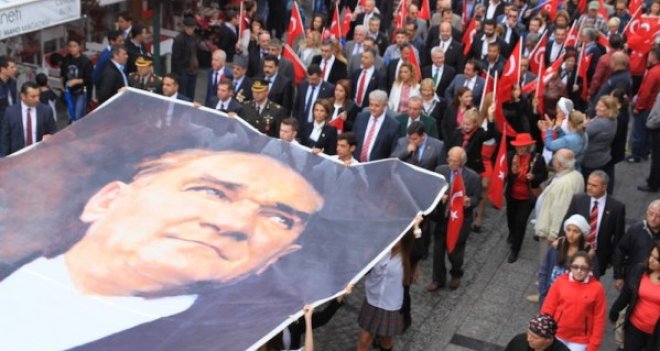 Çeşme, Atatürk'ü "Sarı Zeybek"le anacak