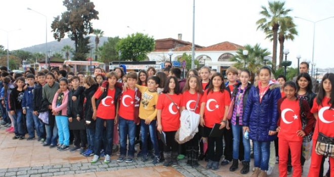 Çeşme, Atatürk'ü şiirlerle andı