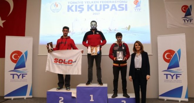 Çeşme’de yelkenciler ödüllerini aldı