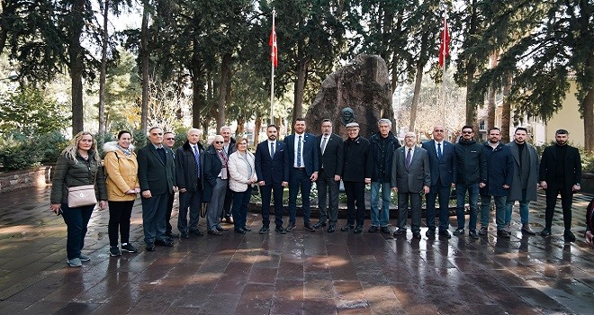 Hafızoğlu Zübeyde Hanım'ı ziyaret etti, mahallesine gitti...