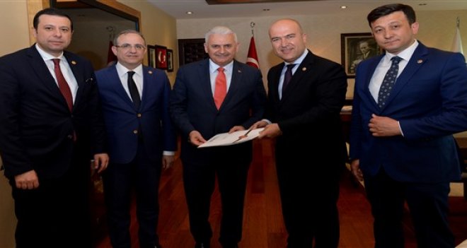 CHP'li Bakan, Adnan Menderes Havalimanı için harekete geçti