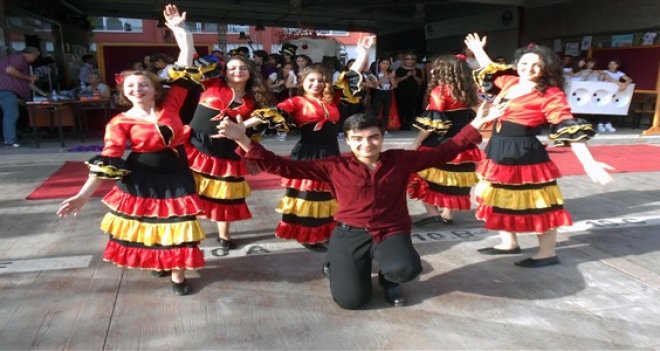 Cihat Kora Lisesi’nden bayram şenliği