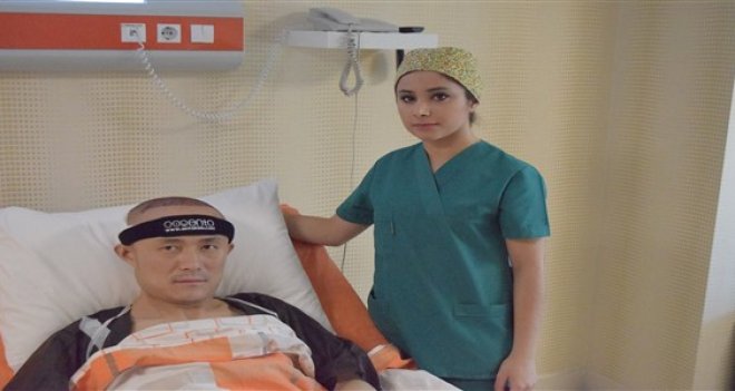 Çinli Wu, İzmir'de saç ektirdi