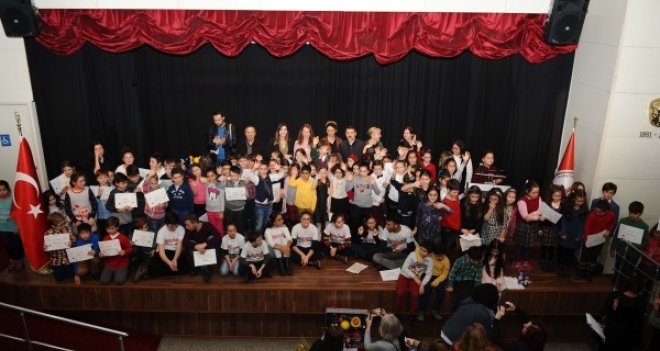 Çocuk Kulübü'nde sertifikalar dağıtıldı...