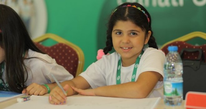 Çocuklar arkadaşlıklarını çizecek