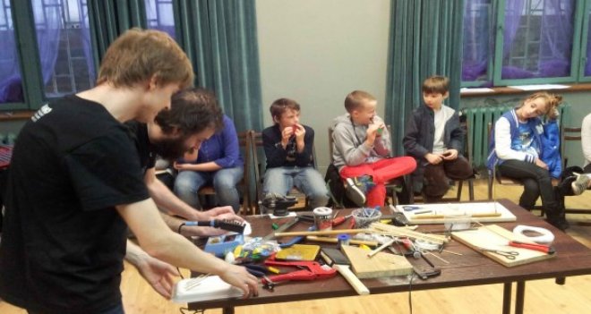 Çocuklar için küçük enstrümanlar atölyesi