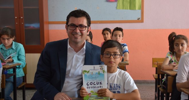 Unutulmaya yüz tutan çocuk oyunları kitaplaştırıldı