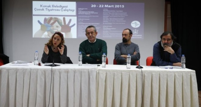 Çocuklar tiyatroya koşarak gelmeli