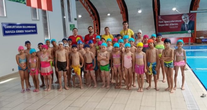 Cumhuriyet çocuklarına anlamlı destek