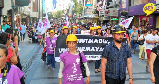 Cumhuriyet Kadınları Soma için yürüdü...