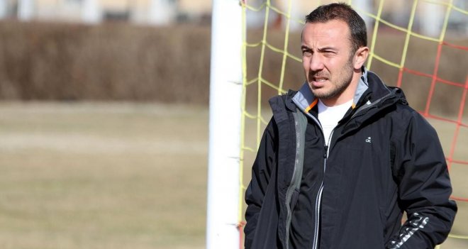 Cüneyt Dumlupınar'ın sözleşmesi halen feshedilmemiş!..