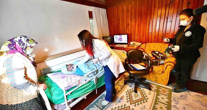 İzmir Büyükşehir’in evde bakım hizmeti artık 30 ilçede