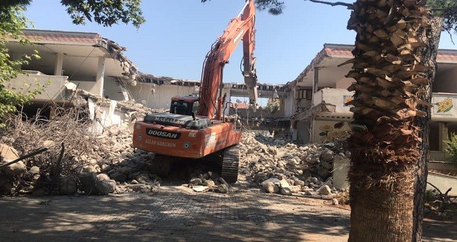 Karşıyaka Çocuk Yuvası yıkılıyor!