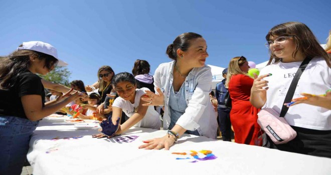 Efes Selçuklu çocuklara karne hediyesi...