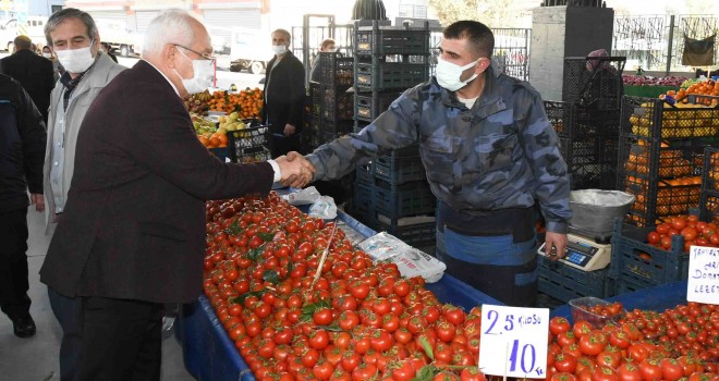 Başkan Selvitopu pazarcı esnafını unutmadı