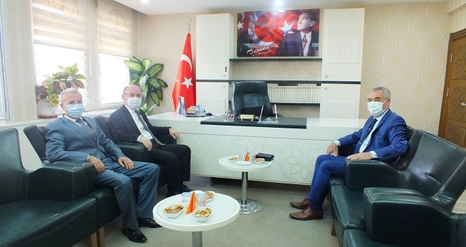 Manisa Valisi müftü Gürler'i ziyaret etti