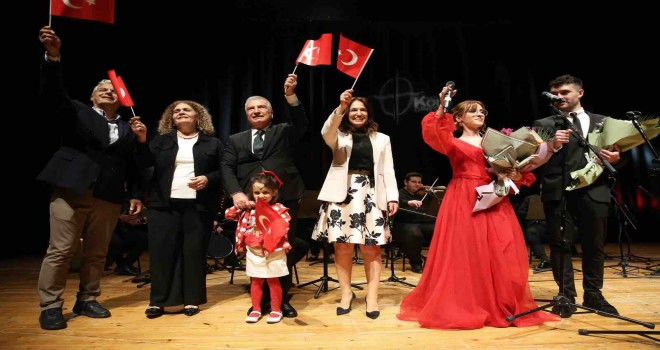 Karşıyaka'da eski başkanlar konserde buluştu