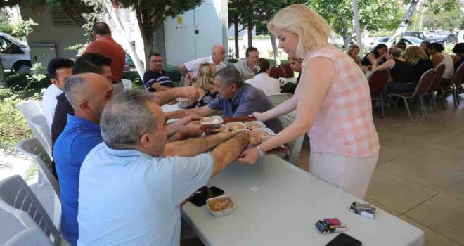 Bayraklı’da aşure bereketi