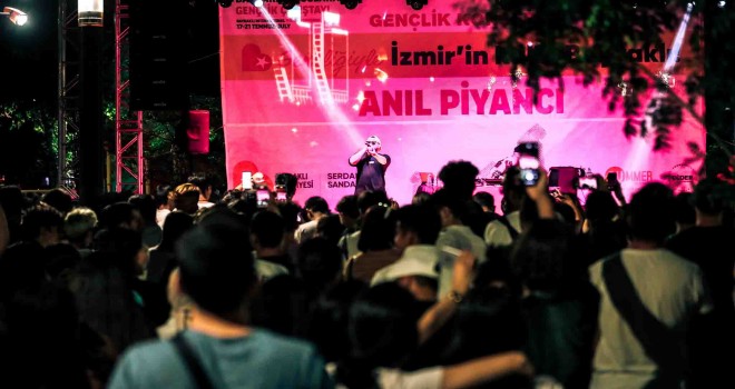 Bayraklı Anıl Piyancı ile coştu