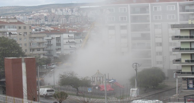 Yıkım devam ediyor... Ortalık toz duman!..