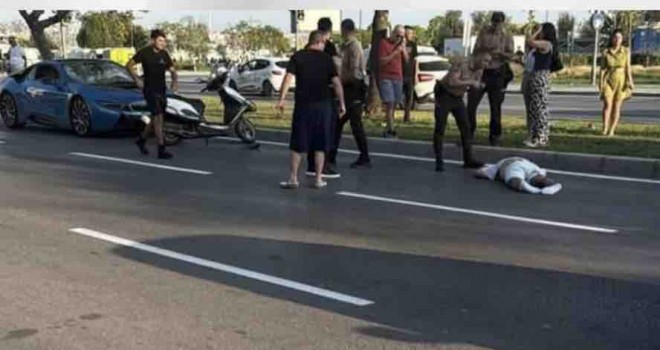 Karşıyaka'da arabanın çarptığı bisikletli hayatını kaybetti