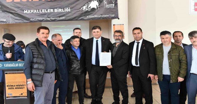 Başkan Tugay kentsel dönüşüm mağdurlarıyla buluştu