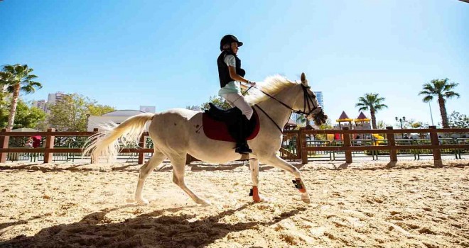 Geleceğin binicileri Taypark'ta yetişiyor