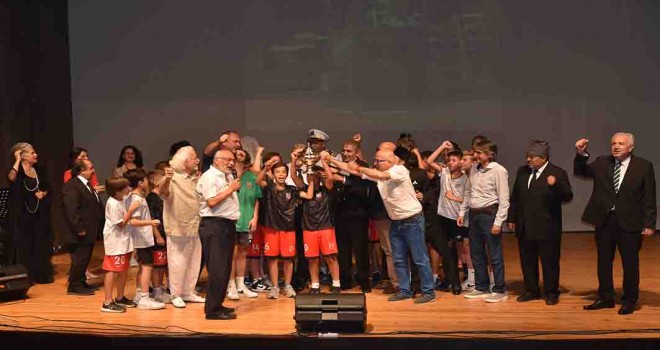 KSK’nin aldığı ilk kupa futbol altyapısındaki gençlere verildi